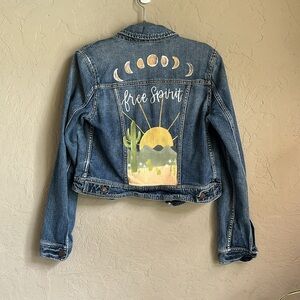 American Eagle hand‎ painted desert sunrise jean jacket size medium cropped